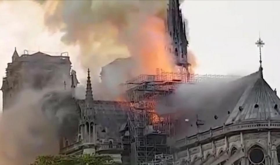 Во время пожара в Париже могла пострадать икона Владимирской Божьей Матери