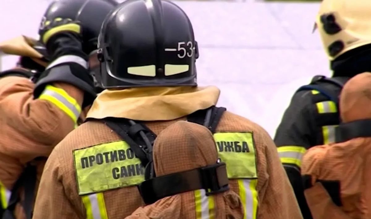 Пожарные справились с огнем в двухэтажке на улице Ильича за 40 минут - tvspb.ru