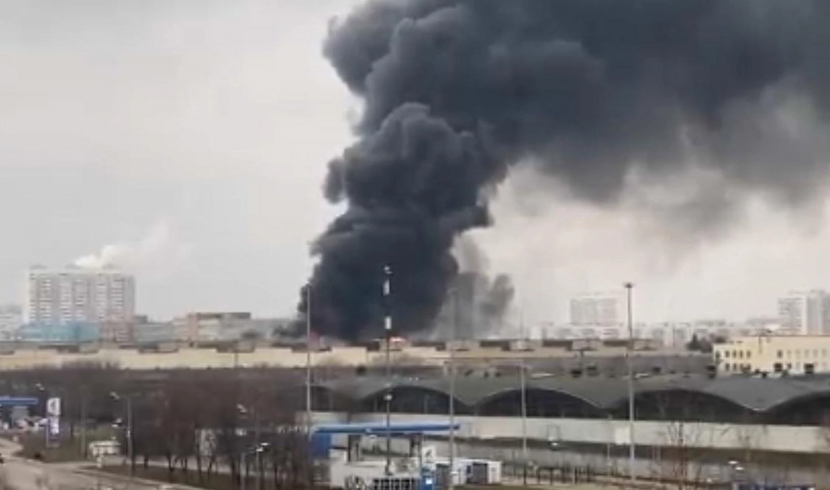На горящем складе в Москве прогремели взрывы - tvspb.ru