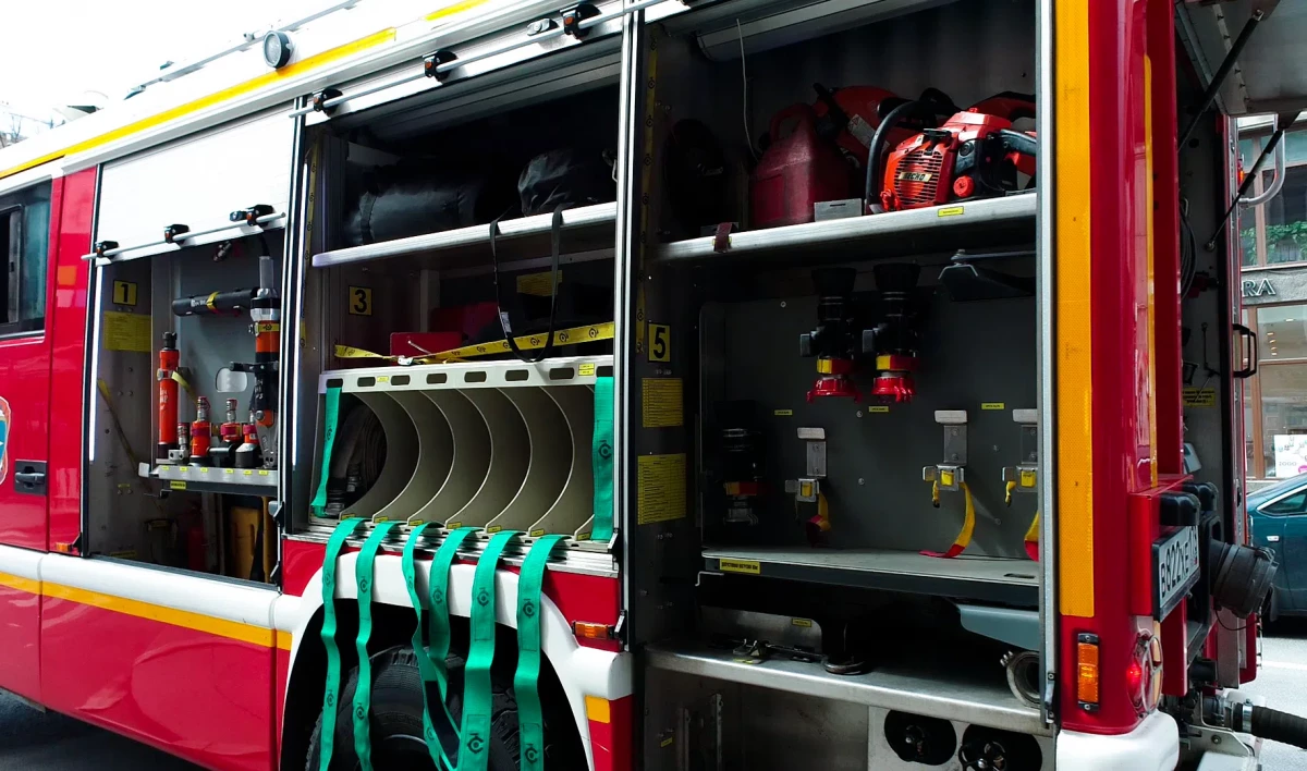 В поселке Лисий Нос сгорел Land Rover - tvspb.ru