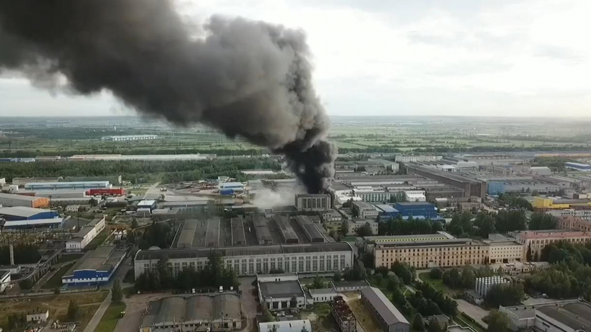 Вечерний металлострой. Пожар в Металлострое. Питеру пожар Металлострой. Промстройлес пожар Металлострой.