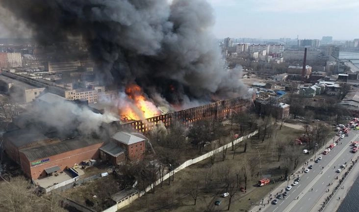 Петербург окажет материальную помощь пожарным, пострадавшим при тушении здания Невской мануфактуры - tvspb.ru