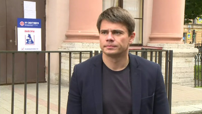 Сергей Боярский проголосовал на одном из избирательных участков Петербурга