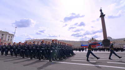 Пешие расчеты и техника на Дворцовой площади: как в Петербурге проходил парад Победы