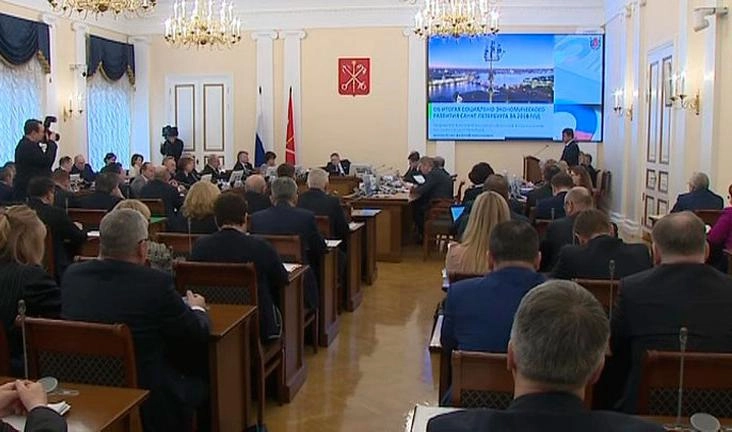 В Смольном обсудят реализацию плана программы «Десятилетие детства» - tvspb.ru