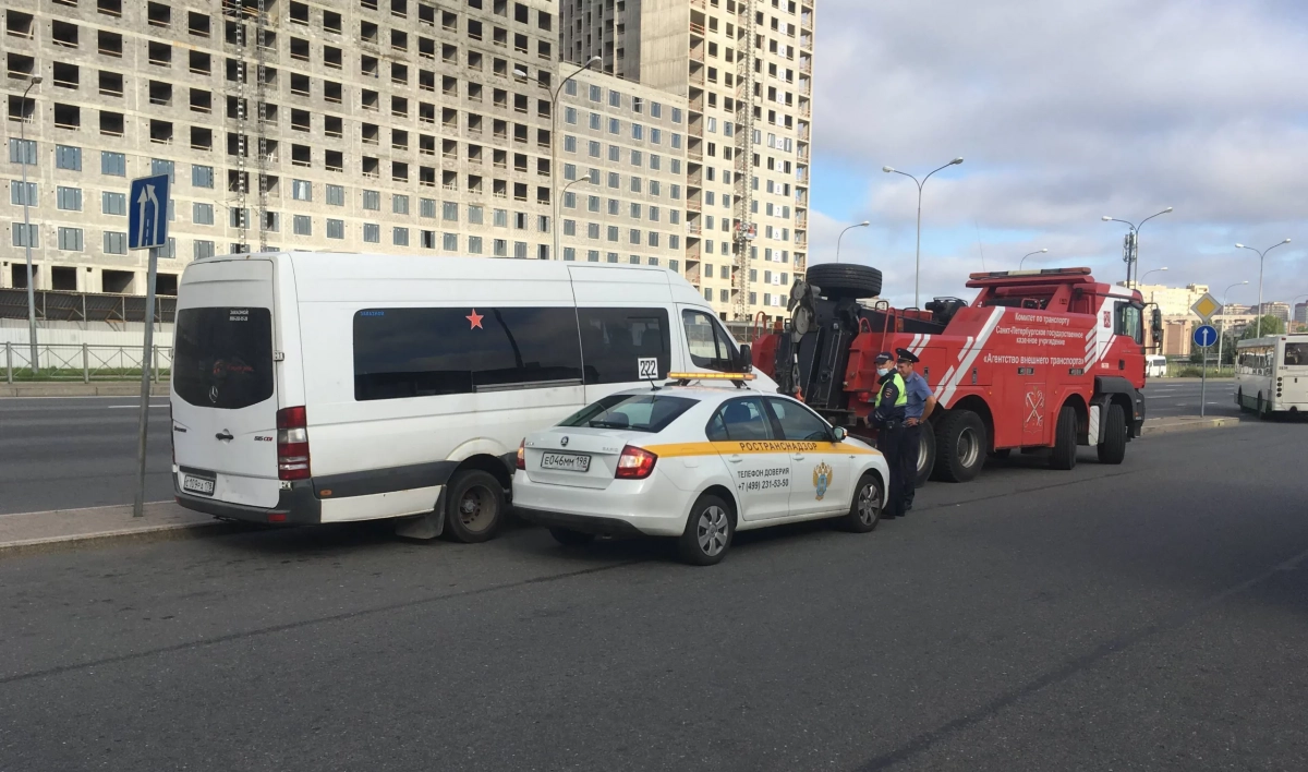 В районе метро «Купчино» пресекли деятельность маршрутки № К-222 |  Телеканал Санкт-Петербург