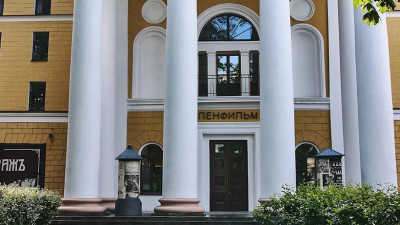 В июне на «Ленфильме» начнутся съемки фильма «Летом асфальт теплый»