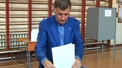 Спикер ЗакСа проголосовал на праймериз «Единой России»