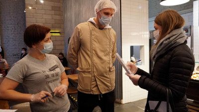 Более тысячи объектов потребительского рынка проверили в Приморском районе