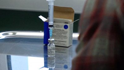 Для вакцинации от COVID-19 в Петербург могут приехать десятки тысяч иностранцев