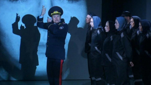 Весь мир — тюрьма: На сцене «Приюта комедианта» показали спектакль новосибирского театра «Старый дом»