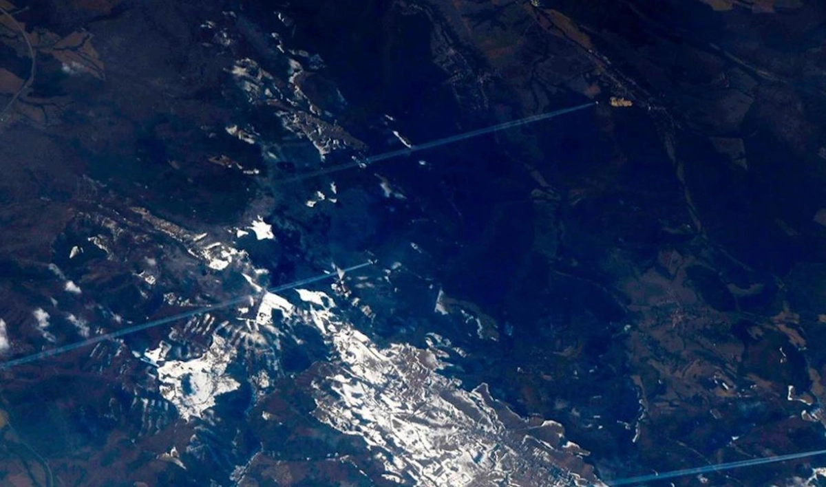 В Роскосмосе рассказали, почему на снимках со спутника не видно самолетов - tvspb.ru