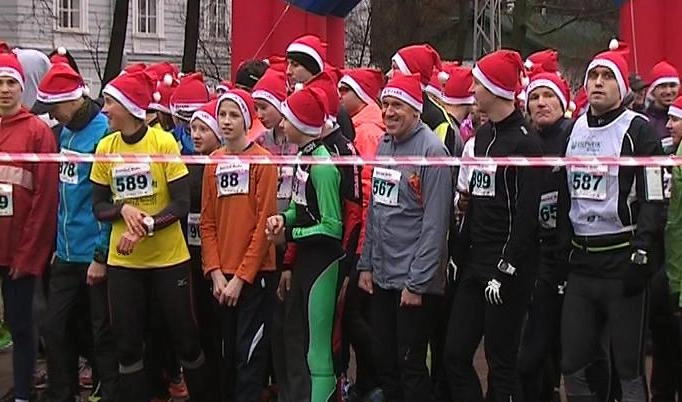 Деды Морозы готовятся к массовому забегу по центру Петербурга - tvspb.ru