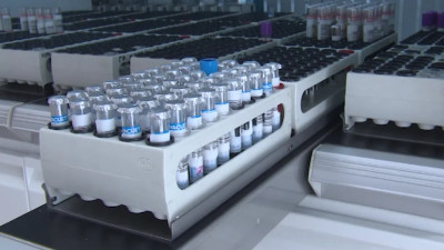 Эксперты: Штамм «омикрон» может стать живой вакциной от COVID-19