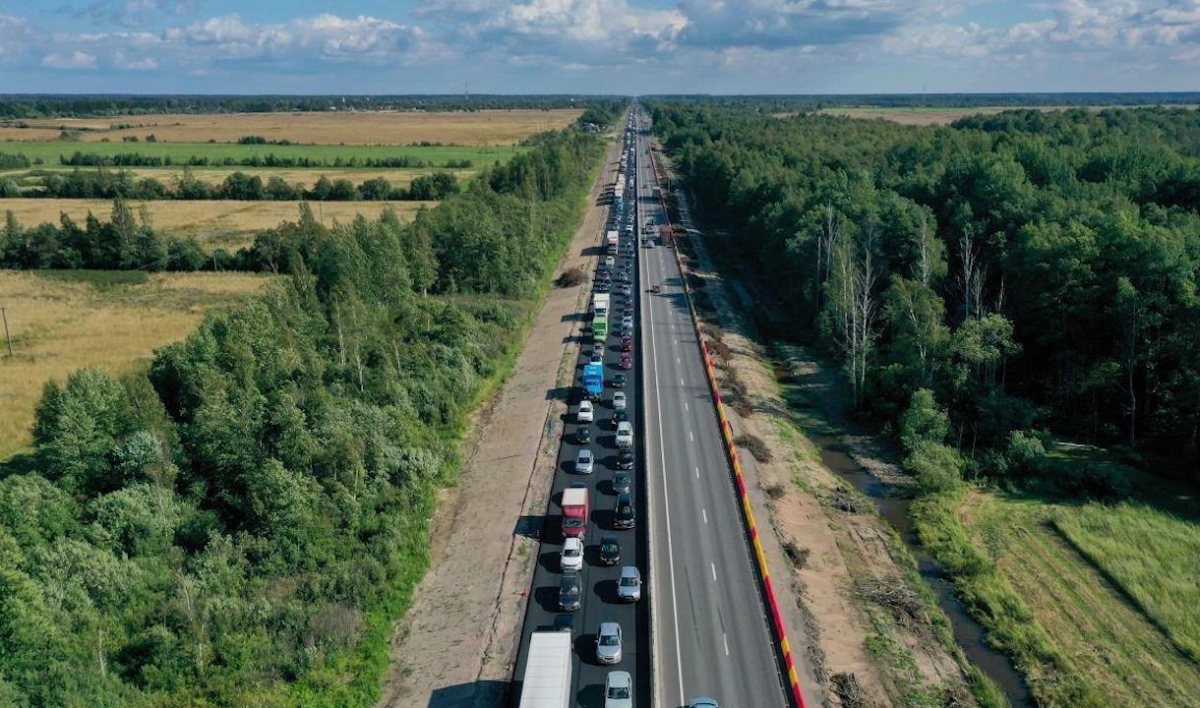 На Московском шоссе в сторону Петербурга скопилась пробка - tvspb.ru