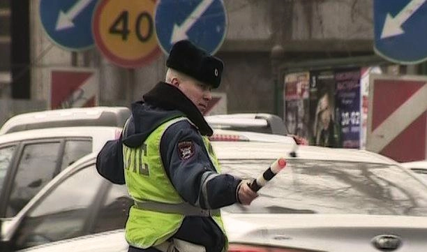 В России начали штрафовать водителей, выбрасывающих окурки - tvspb.ru