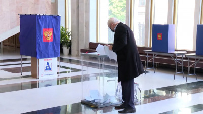 Иван Громов и Николай Буров проголосовали на избирательных участках Петербурга