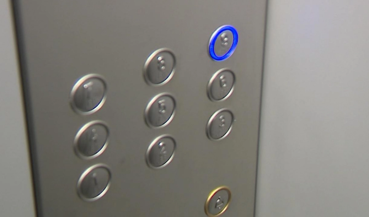 Как проехать на лифте, не останавливаясь на этажах: просто нажмите эту кнопку - tvspb.ru
