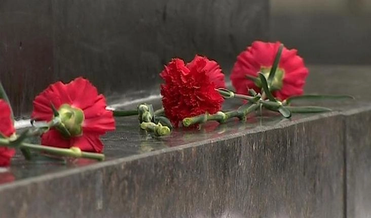 Петербург вспоминает жертв теракта в метро - tvspb.ru