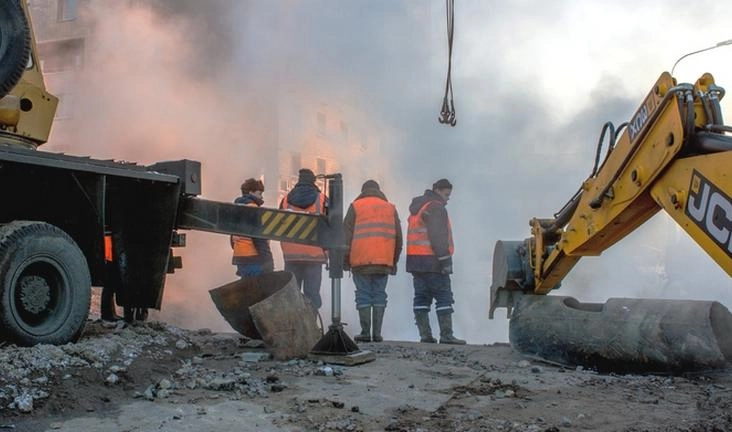Завершен ремонт трубы с горячей водой на улице Солдата Корзуна - tvspb.ru