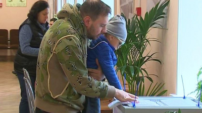 Прямое включение: Явка на выборы в ЗакС на 12:00 составила почти 6%