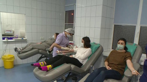 Жизнь — в подарок к Новому году: петербуржцев ждут на станциях переливания крови