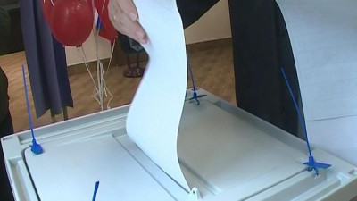 Борцы за голоса: депутаты ЗакСа пятого созыва пришли на избирательные участки