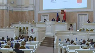 В ЗакСе обсудили будущее «Красного Бора» и закон о домашних животных. Прямое включение из Мариинского дворца