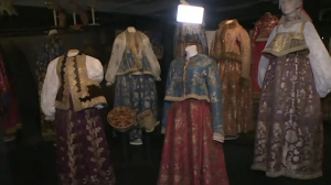 Русские народные: сарафан как произведение искусства в коллекции Эрмитажа