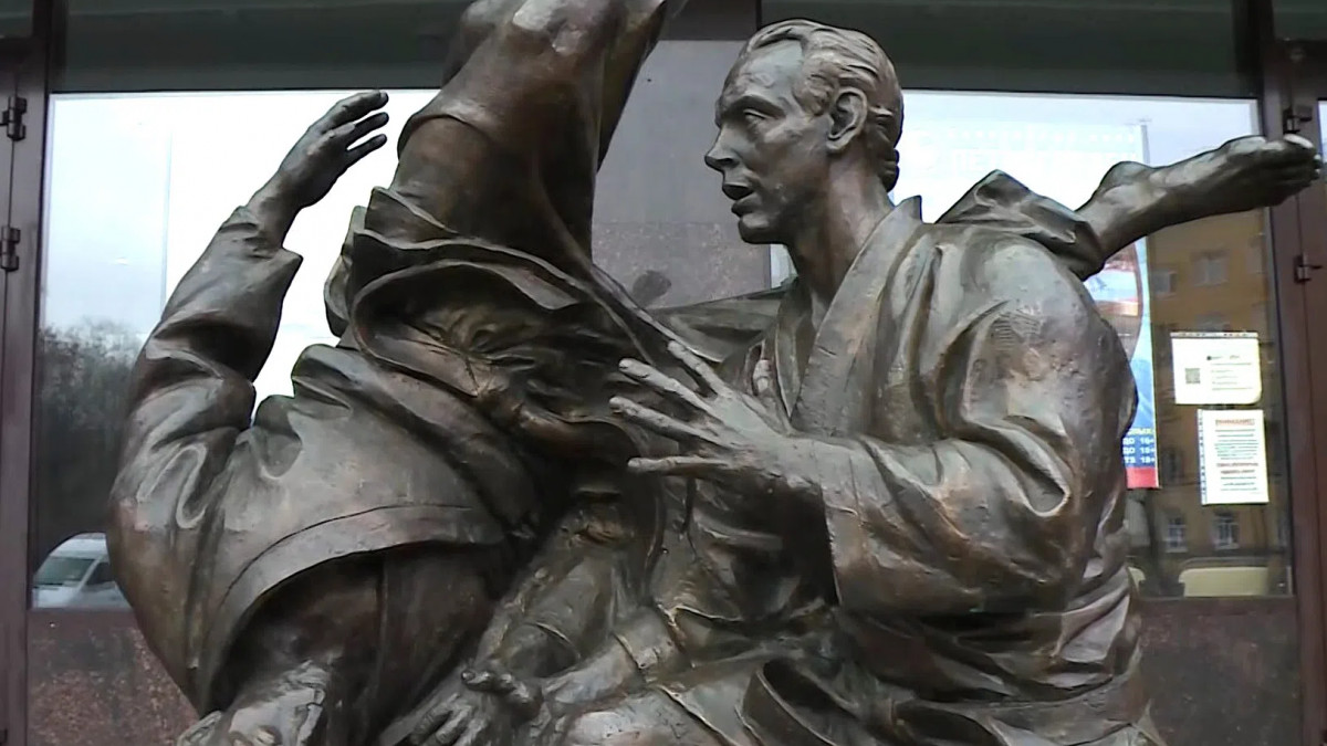 Памятник спортсменам. Памятники спортсменам в Санкт-Петербурге картинки. Новый памятник в Питере.