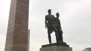 Монумент героическим защитникам Ленинграда. Моя блокада: Мюда Баталина