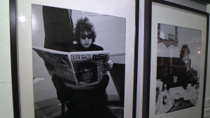 Культовые фотографии от Боба Дилана до Стива МакКуина. В Петербург привезли снимки Барри Файнштейна