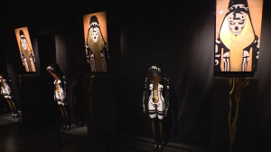 Путешествие к ацтекам: в Петербурге представили выставку с двухметровыми скульптурами загадочного художника Porkchop