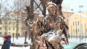 Ангелы-хранители ленинградских детей: в Соляном переулке открылся памятник учителям блокадных лет