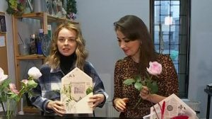 Как превратить цветы в небанальный подарок