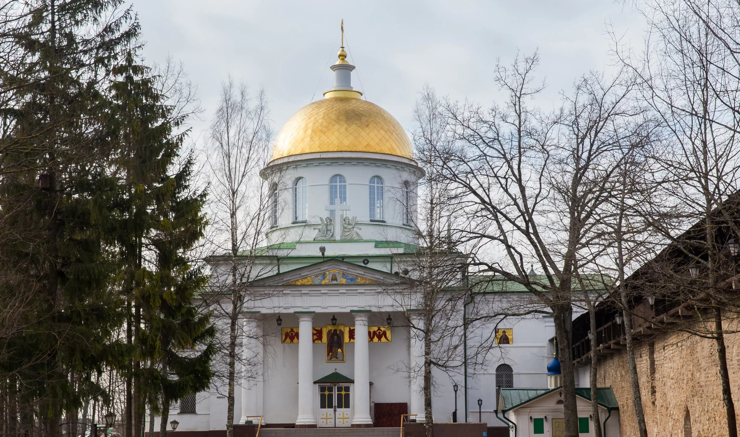 курск михайловский храм