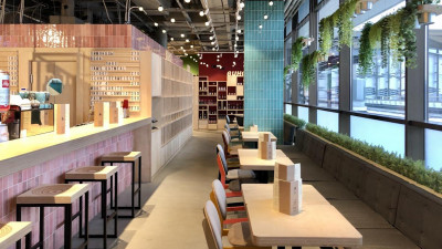 В «Пулково» появились гастромаркет с видом на самолеты, магазин с детской площадкой и рыбная лавка