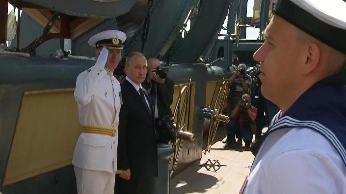 Владимир Путин посетил крейсер «Аврора» - tvspb.ru