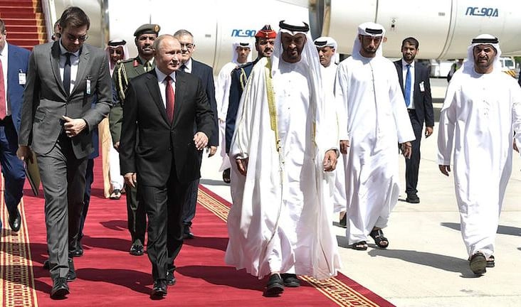 Кортеж Путина в ОАЭ сопровождали машины с надписью «ДПС» - tvspb.ru