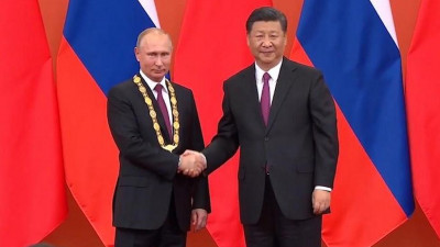 Владимиру Путину вручили китайский орден Дружбы