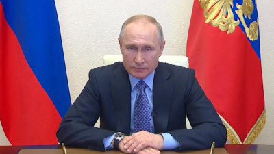Путин поручил освободить от НДФЛ выплаты врачам, борющимся с COVID-19