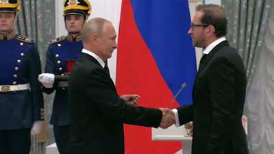 Путин вручил государственную премию Хабенскому за благотворительность