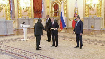 Путин принял верительные грамоты послов 17 государств