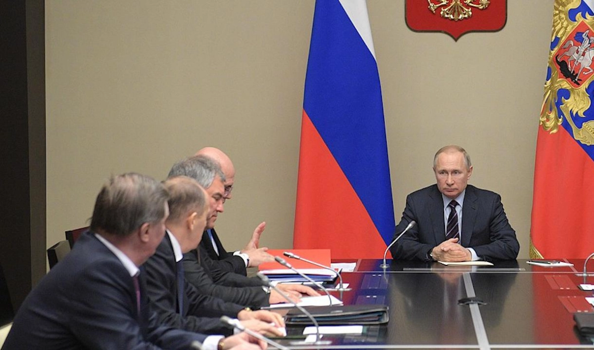 Владимир Путин провел оперативное совещание с постоянными членами Совбеза РФ - tvspb.ru