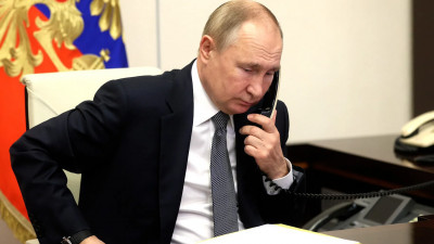 Путин поздравил Макрона с переизбранием на пост президента Франции