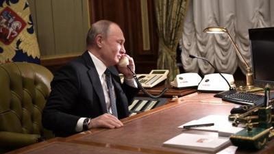 Владимир Путин впервые пообщался с Владимиром Зеленским