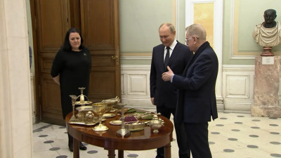 Совет законодателей и экспонаты для Эрмитажа: рассказываем о визите Владимира Путина в Петербург