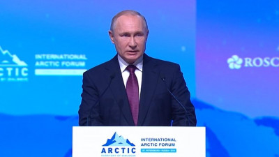 Владимир Путин обратился к участникам международного Арктического форума