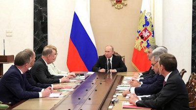 Путин обсудил с членами Совбеза итоги ПМЭФ и подготовку к чемпионату мира по футболу