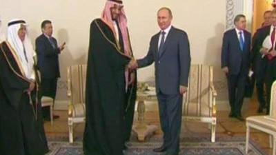 Путин встретился в Петербурге с министром обороны Саудовской Аравии